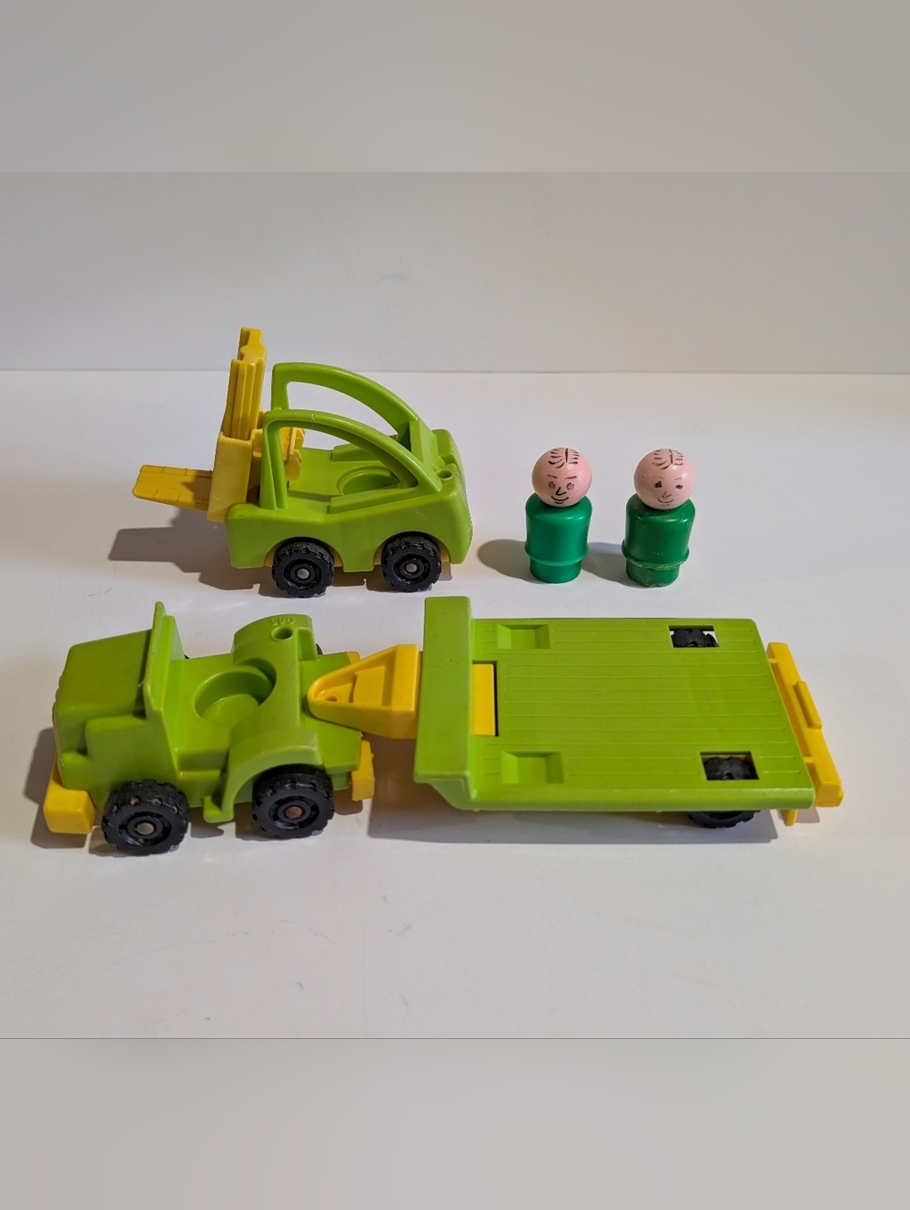 Fisher Price #944 Lift And Load Lumber Yard  Vehicles And Figures Vtg 1970's